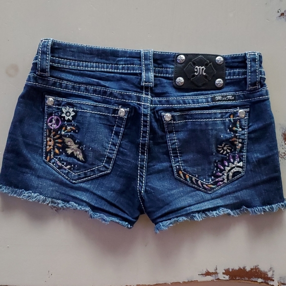Super Cute Miss Me Shorts - Picture 2 of 8